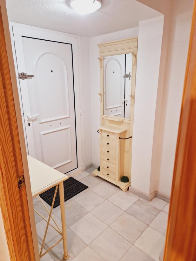 Magnifico Chalet Adosado En Torrevieja, Alicante. Eksteriør billede