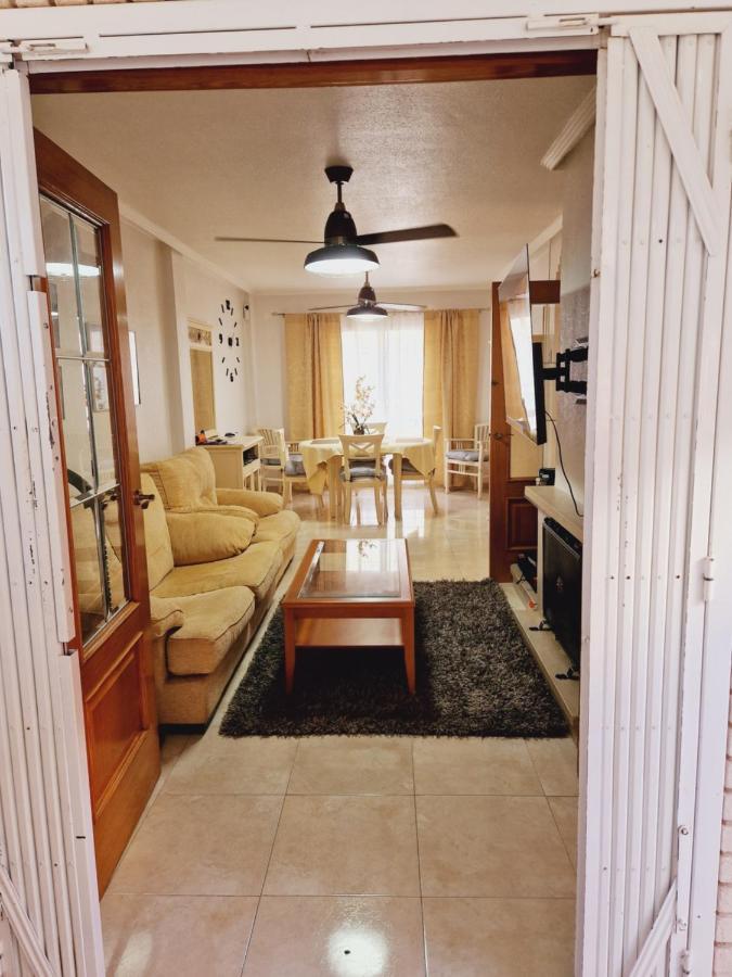 Magnifico Chalet Adosado En Torrevieja, Alicante. Eksteriør billede