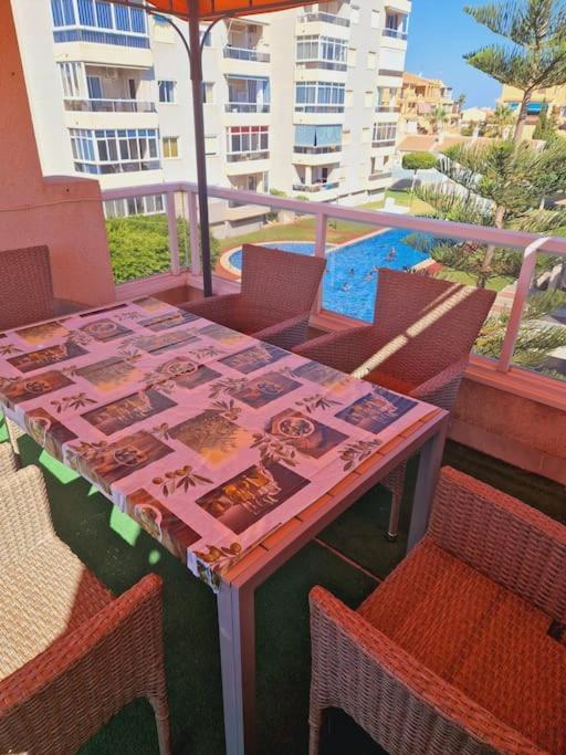 Magnifico Chalet Adosado En Torrevieja, Alicante. Eksteriør billede