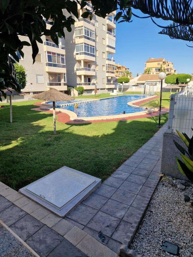 Magnifico Chalet Adosado En Torrevieja, Alicante. Eksteriør billede