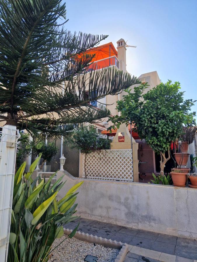 Magnifico Chalet Adosado En Torrevieja, Alicante. Eksteriør billede