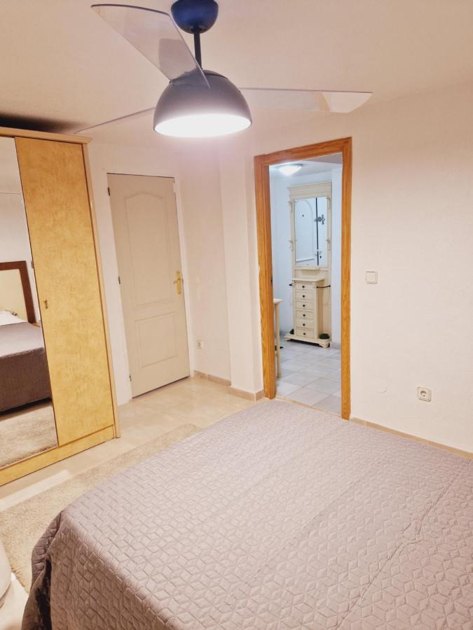 Magnifico Chalet Adosado En Torrevieja, Alicante. Eksteriør billede