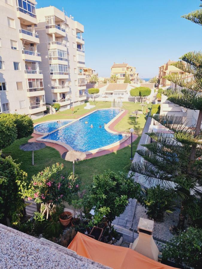 Magnifico Chalet Adosado En Torrevieja, Alicante. Eksteriør billede